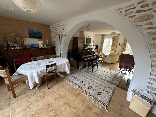 Propriété 200 m² sur 8647 m² - photo 7