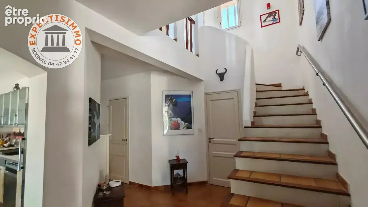 La Fare les oliviers - villa d'architecte  176m² sur 810m² de terrain - photo 8