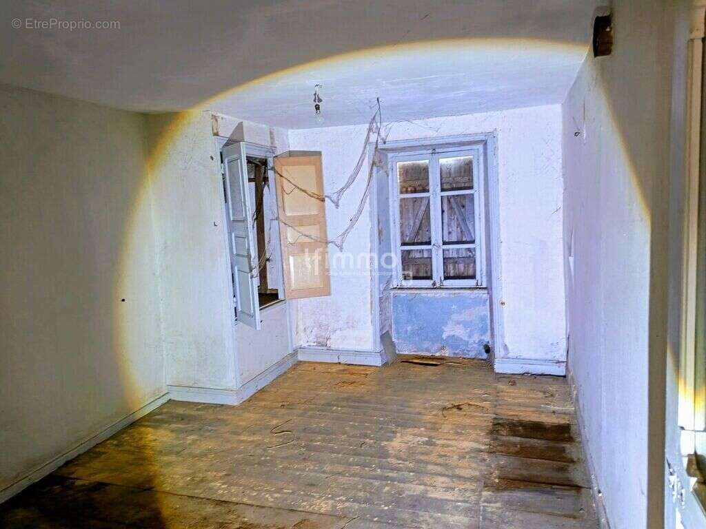 Maison à MONTEL-DE-GELAT