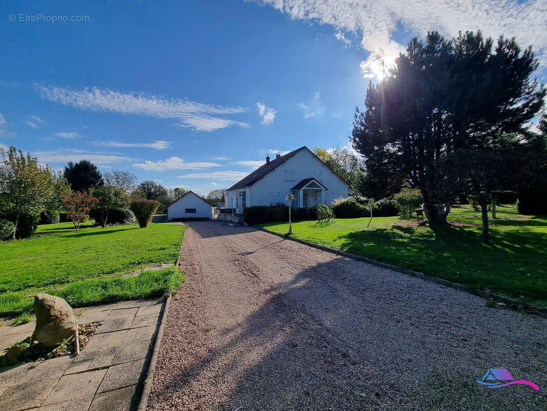 Ensemble de la propriété - Maison à AIGURANDE