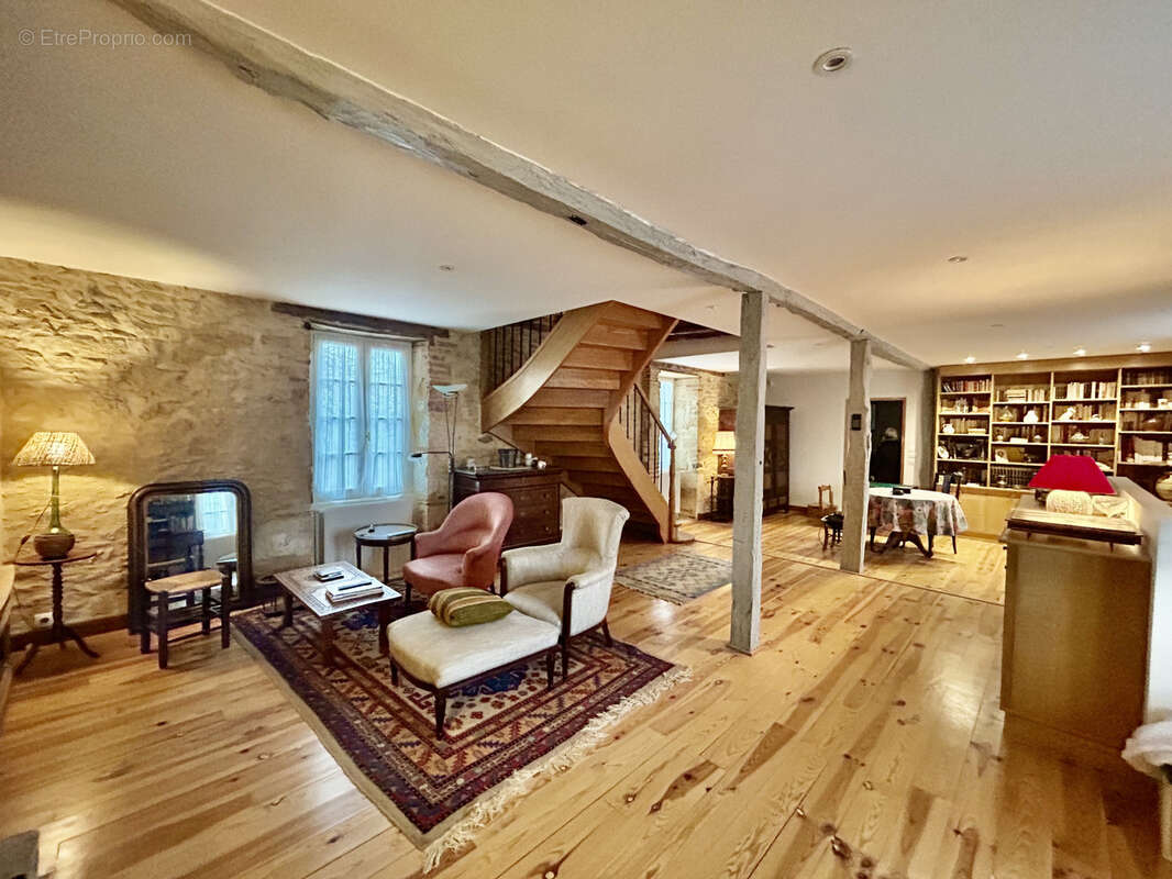 Maison à NADAILLAC-DE-ROUGE