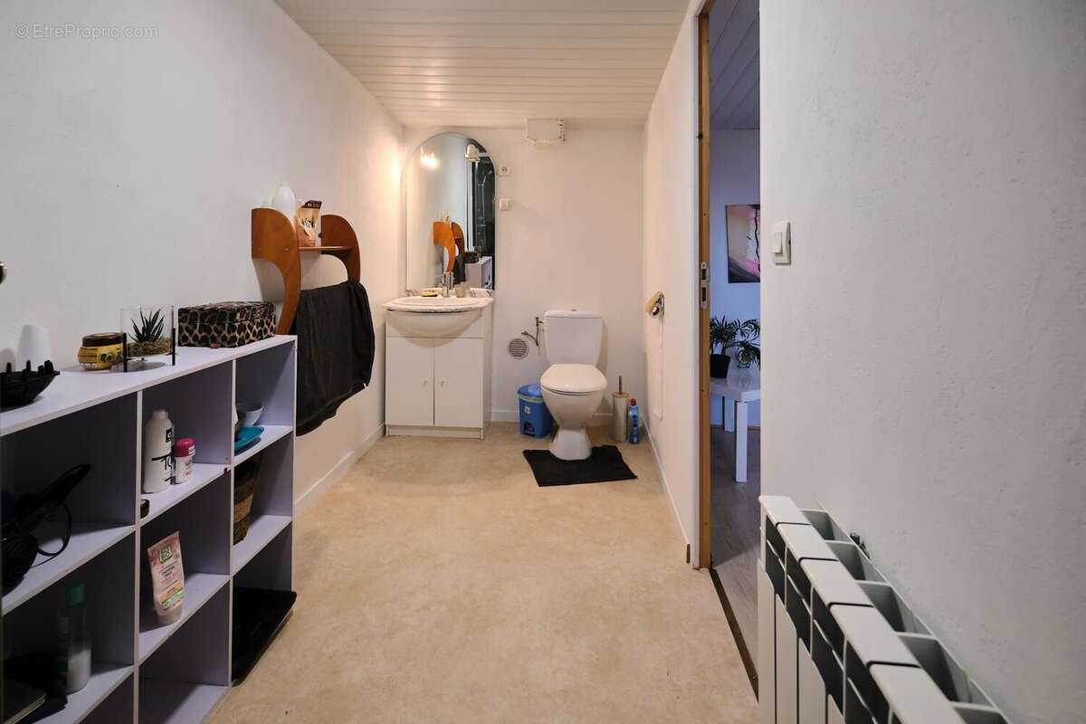 Maison en pierre écoénergétique avec potentiel de revenus, piscine et superbes jardins - photo 13