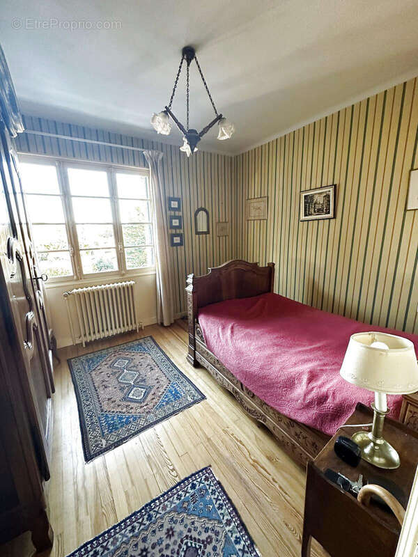 Autre à SAINT-GENIS-LAVAL