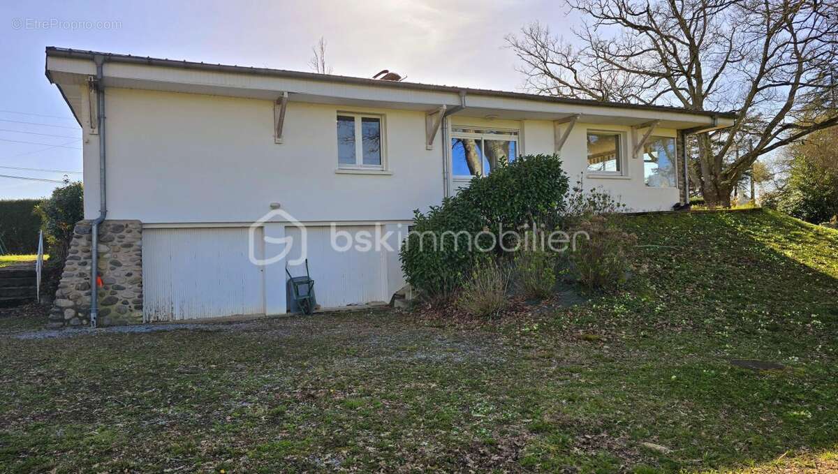 Maison à BUROS