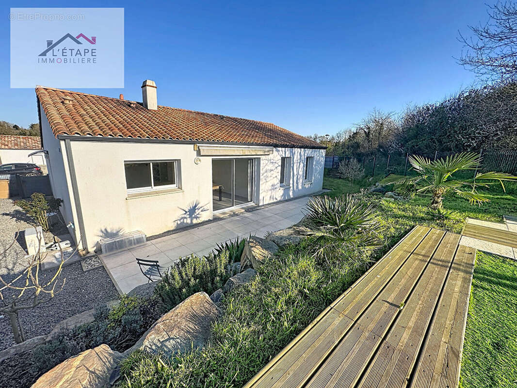 Maison à BEAULIEU-SOUS-LA-ROCHE