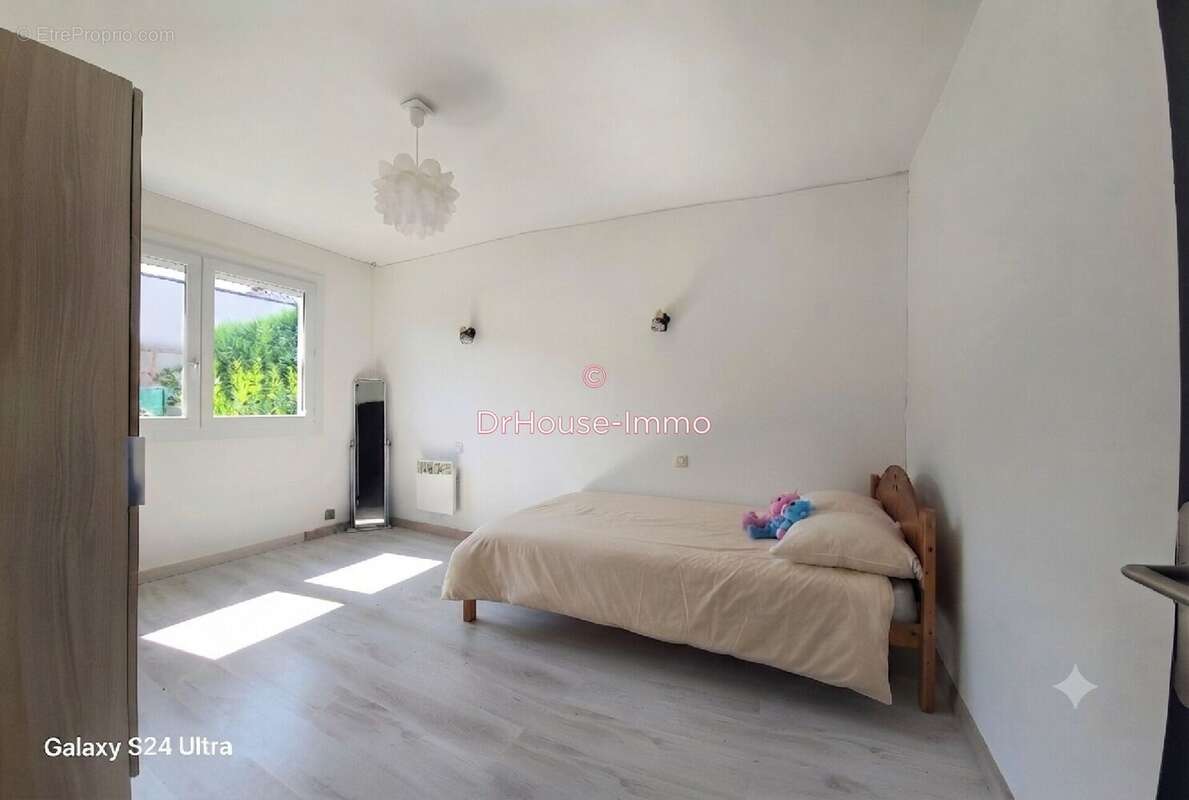 Maison 146 m² à Le Chambon-Feugerolles  - photo 5