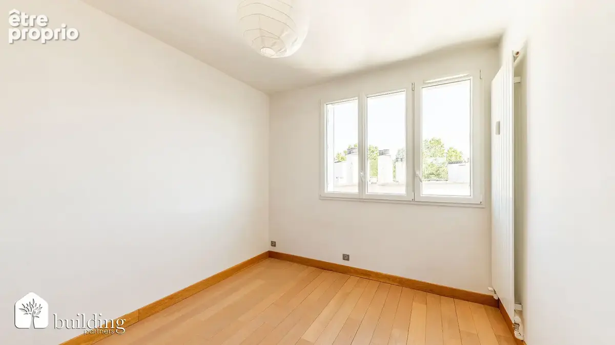A vendre - Neuilly-sur-Seine Proche Saussaye - Appartement 6 pièces avec balcon de 97.10m² - photo 11