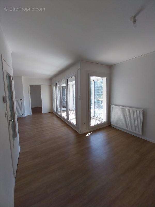 SAINTE LUCE SUR LOIRE - Beau T2 avec balcon au 1er étage - photo 3