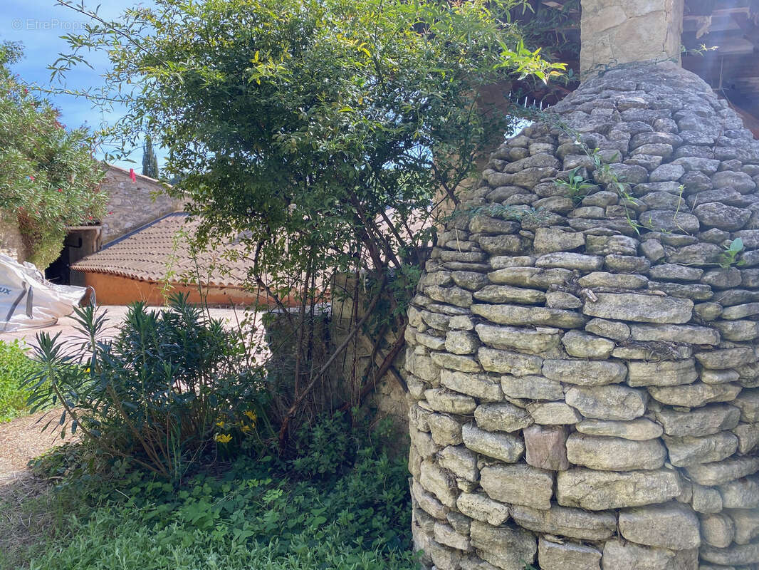 Maison à LA ROQUE-SUR-PERNES