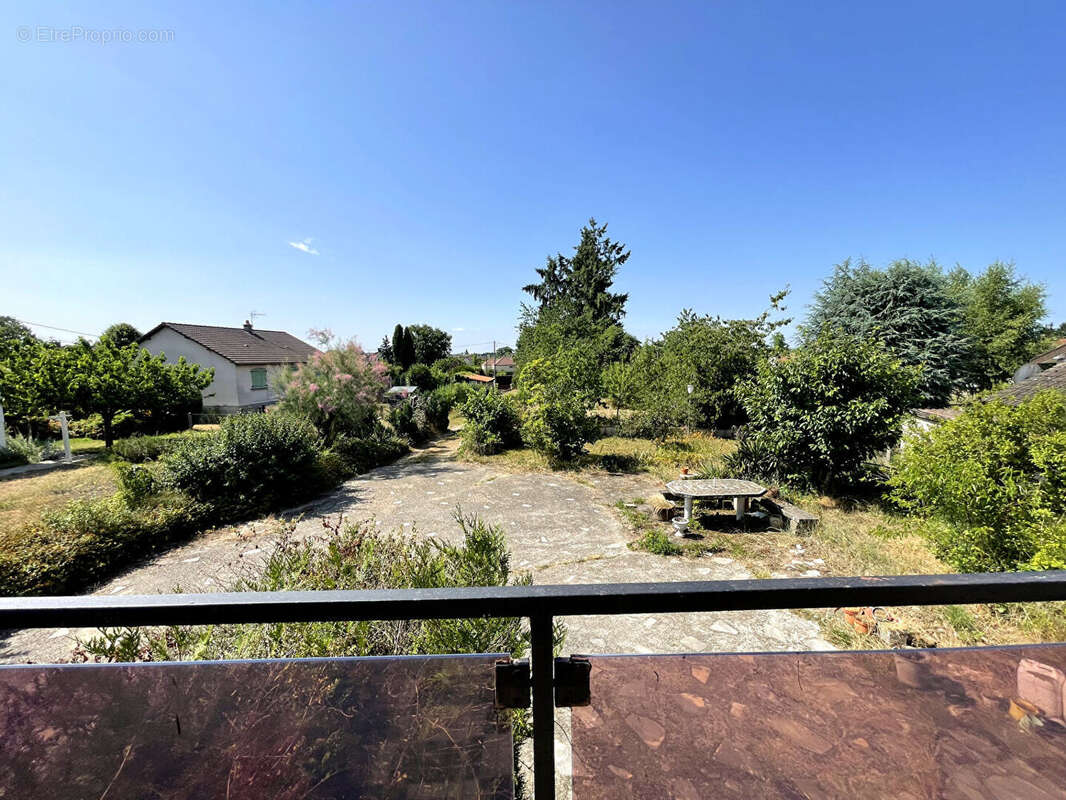 Maison avec grand terrain, sous-sol complet et fort potentiel à Lusigny (03230) - photo 6