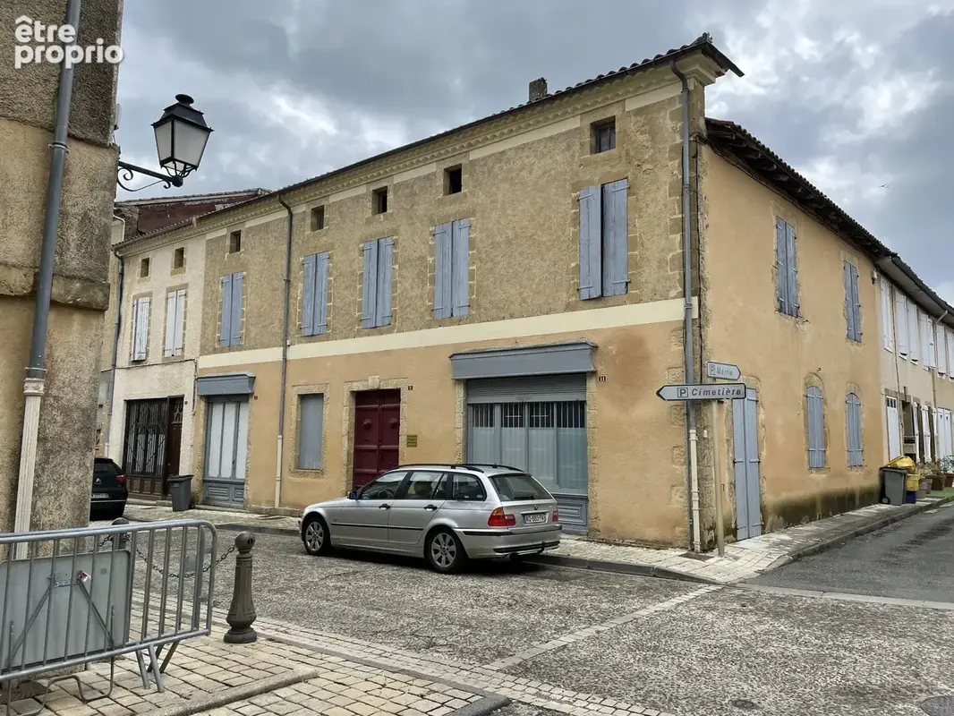 Immeuble avec cabinet loué, appartement à restaurer et cour intérieur sympa - photo 4