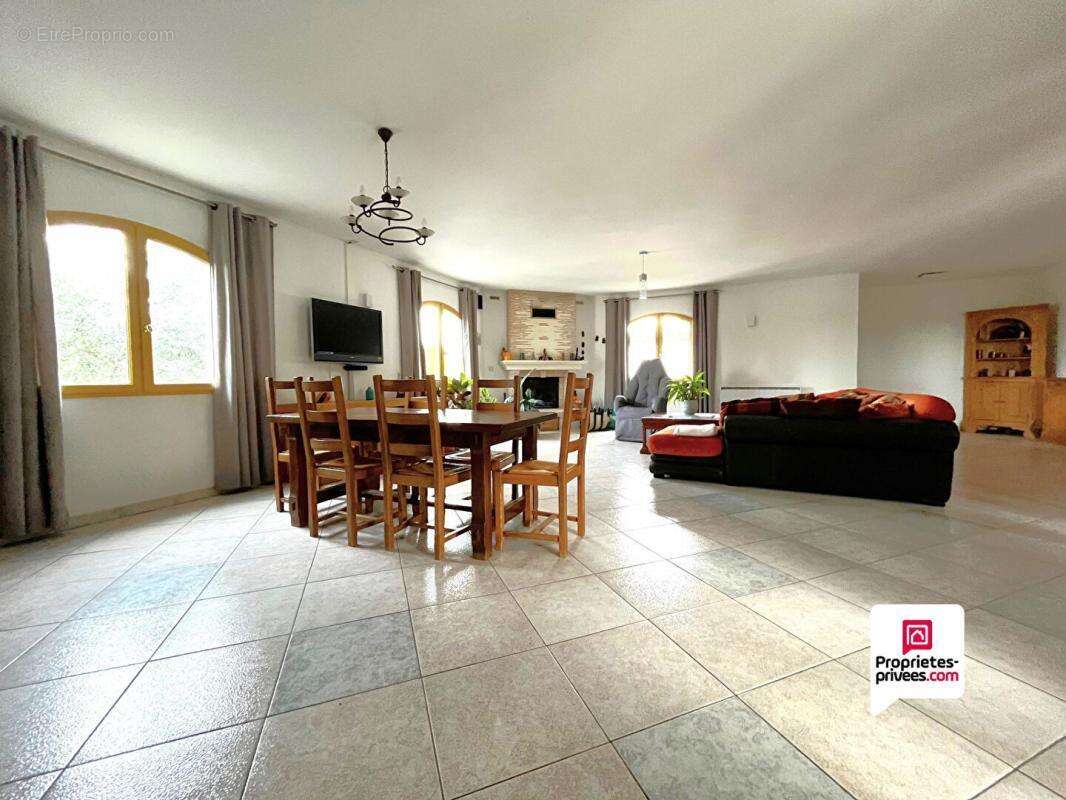 Villa T7 SAINT AUNES  de 210m² avec vue imprenable et piscine - photo 4