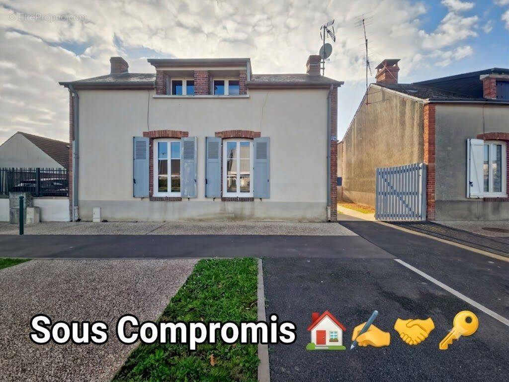 Maison à TOURY