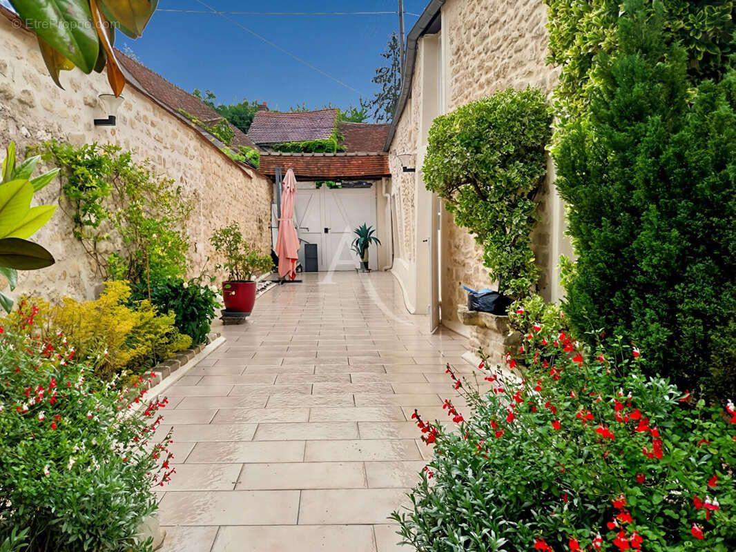 Maison à MEZY-SUR-SEINE