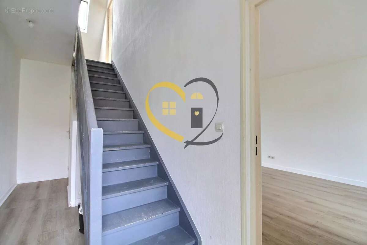 Maison à LA CHAPELLE-SAINT-URSIN