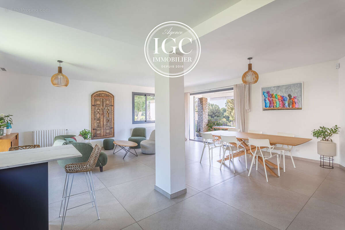 Villa de 200 m2 avec vue mer à Carry - photo 8