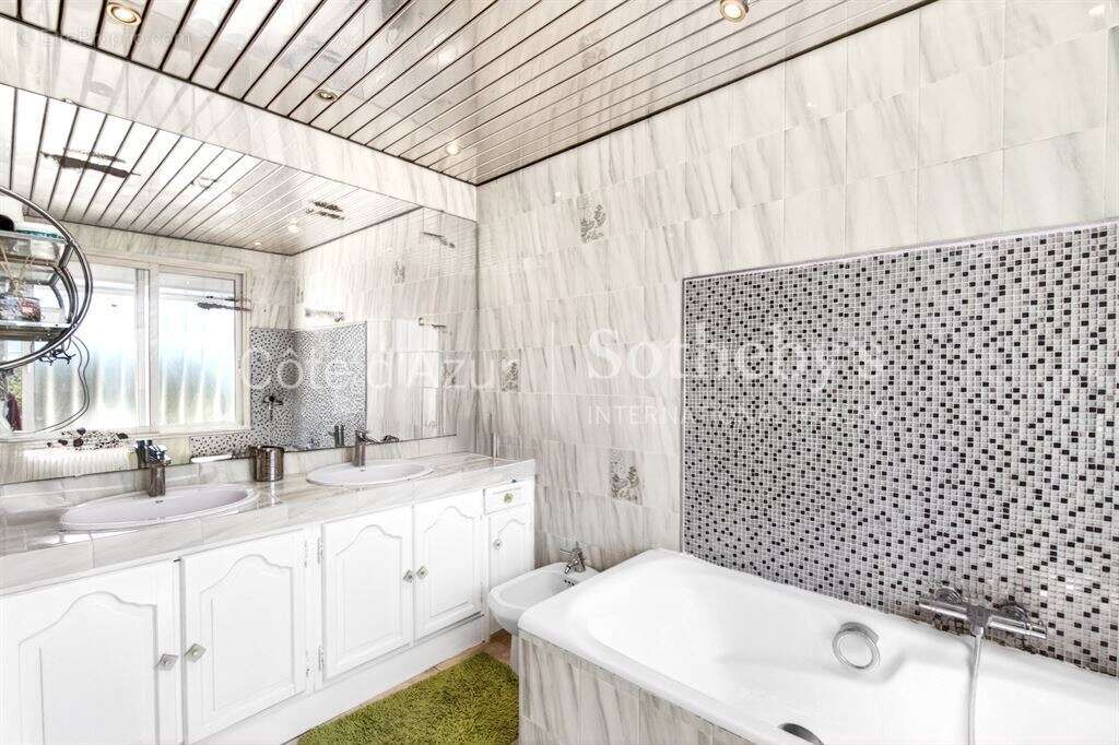 Cannes Croix des Gardes villa avec échappée mer, piscine et terrain plat - photo 10