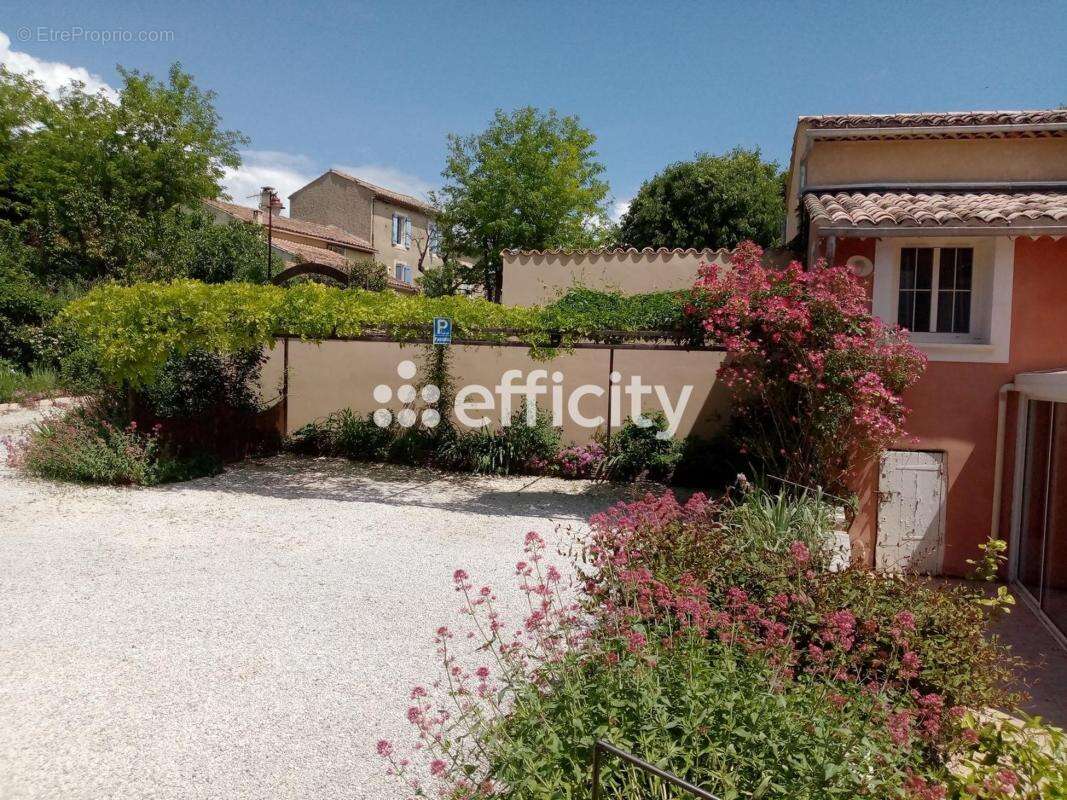 Maison 9 pièces 230 m² à vendre à Roussillon (84220) - photo 2