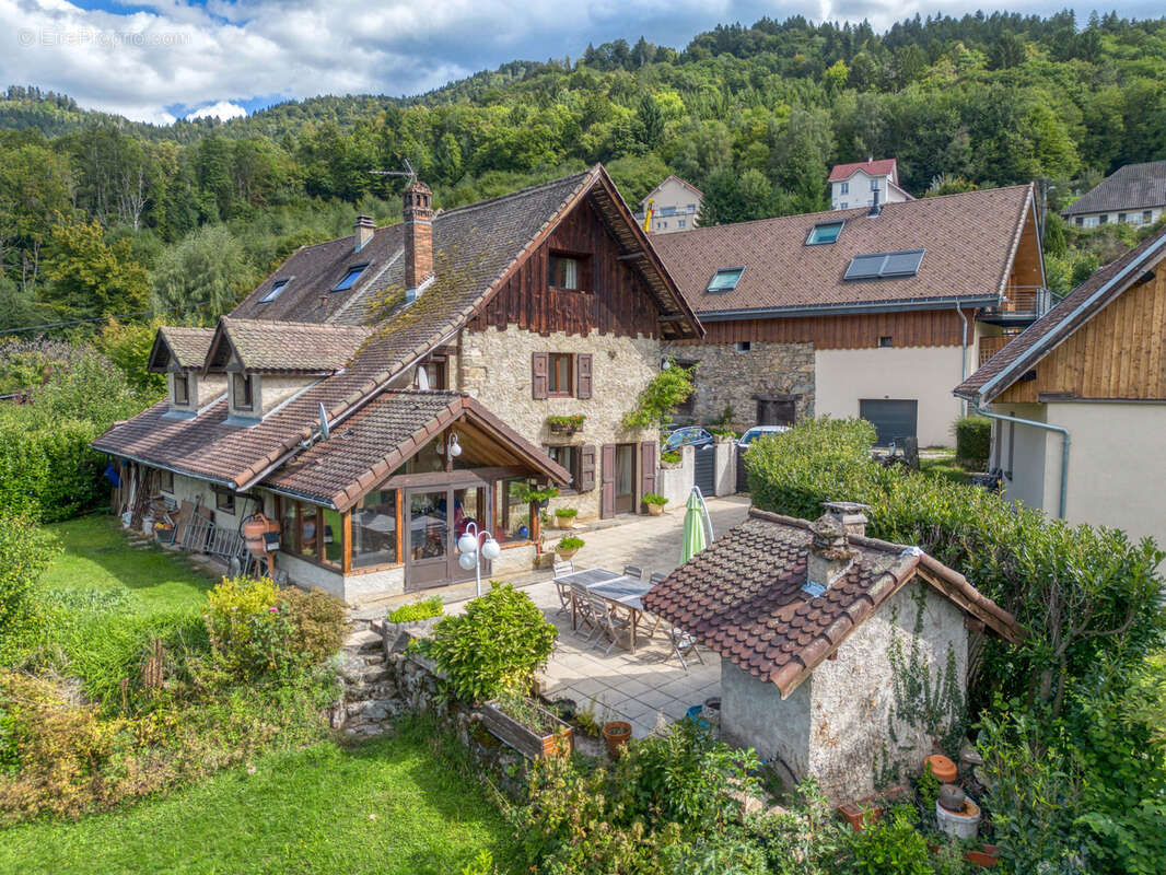 Maison à LA COMBE-DE-LANCEY