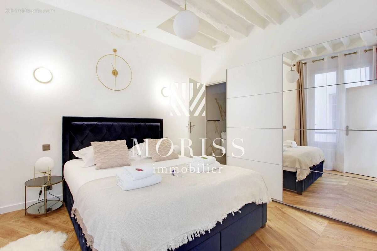 Appartement à PARIS-1E