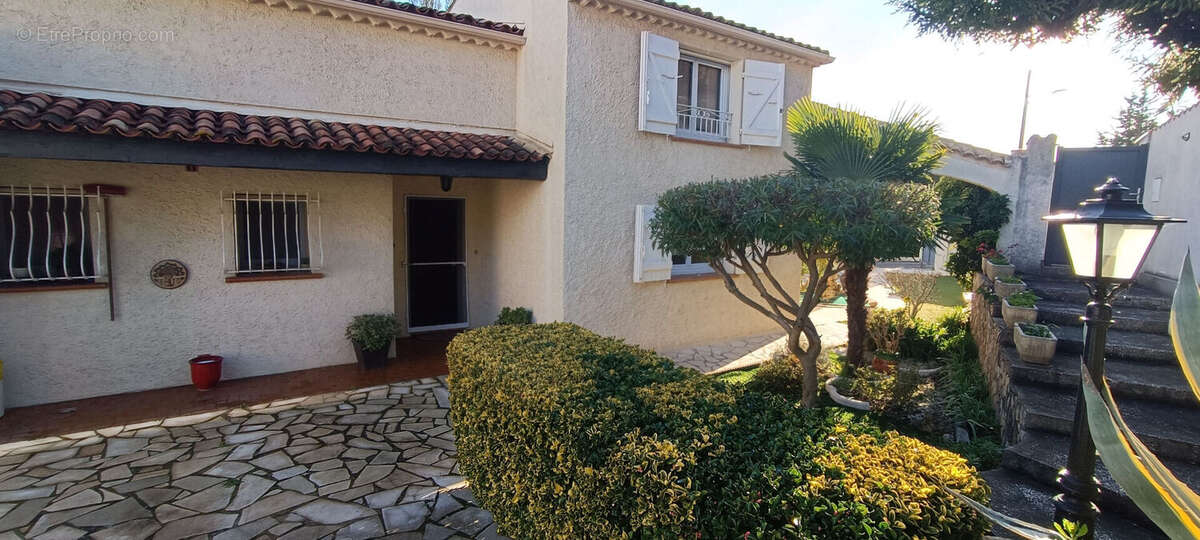 ** Sud ** MAISON Double ** Terrasse & Piscine ** Vue Dégagée ** (83500) LA SEYNE SUR MER **ur Mer 6 pièce(s) - photo 2