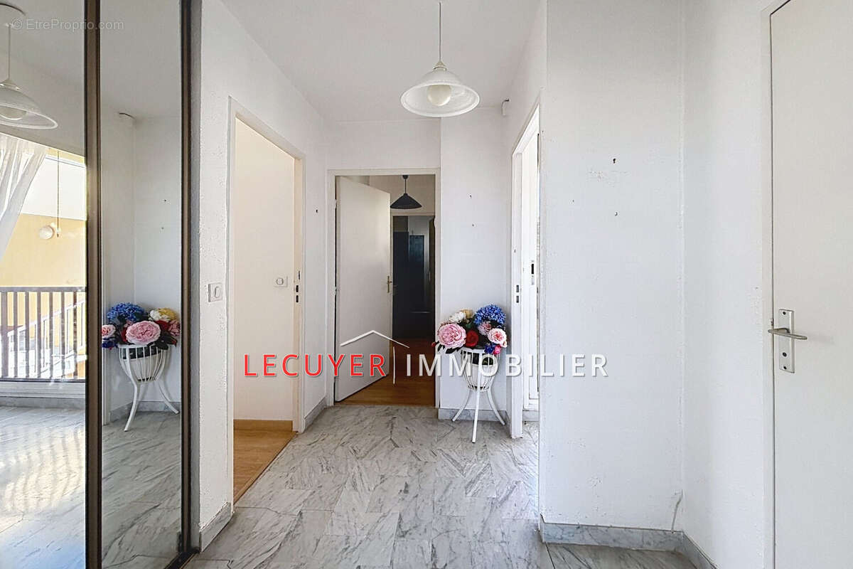 Appartement à VALLAURIS