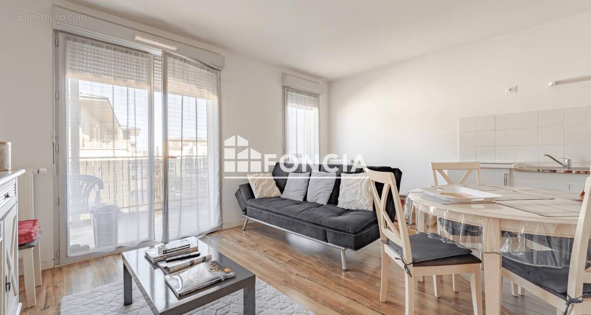 Appartement à AVRILLE