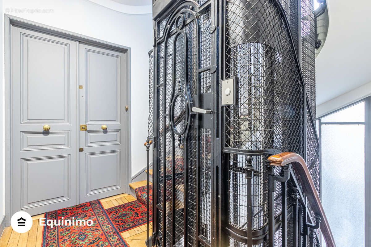 Appartement à PARIS-15E