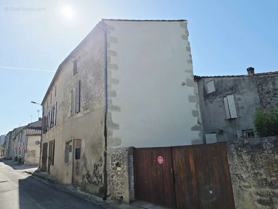 Maison à MONSEGUR