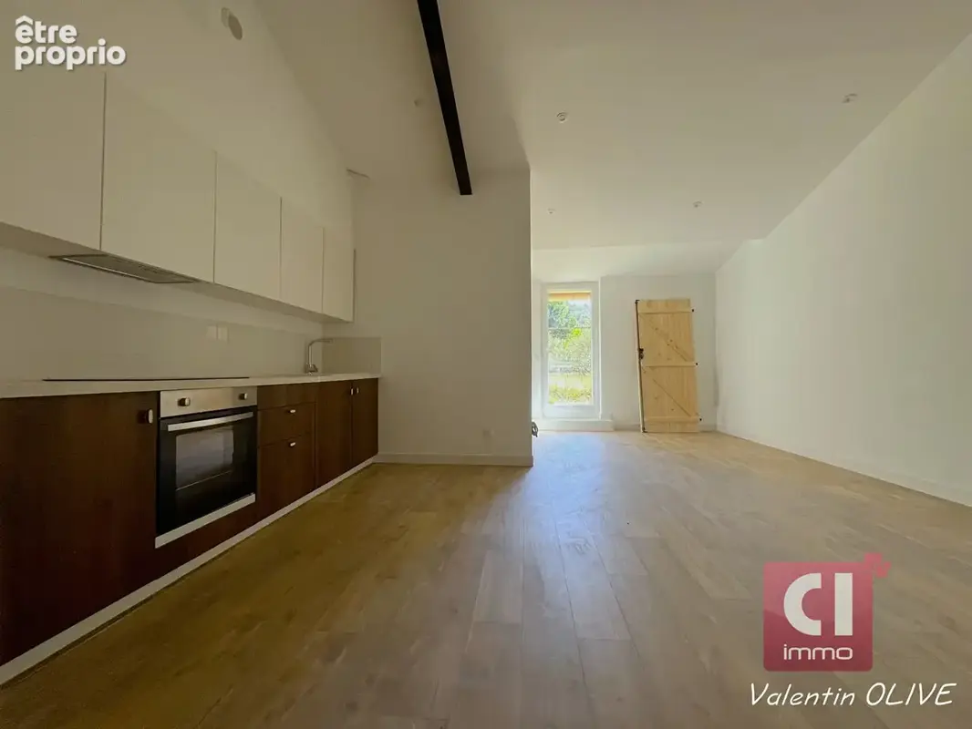 Photo Appartement à La Roquebrussanne au prix de 190 000€