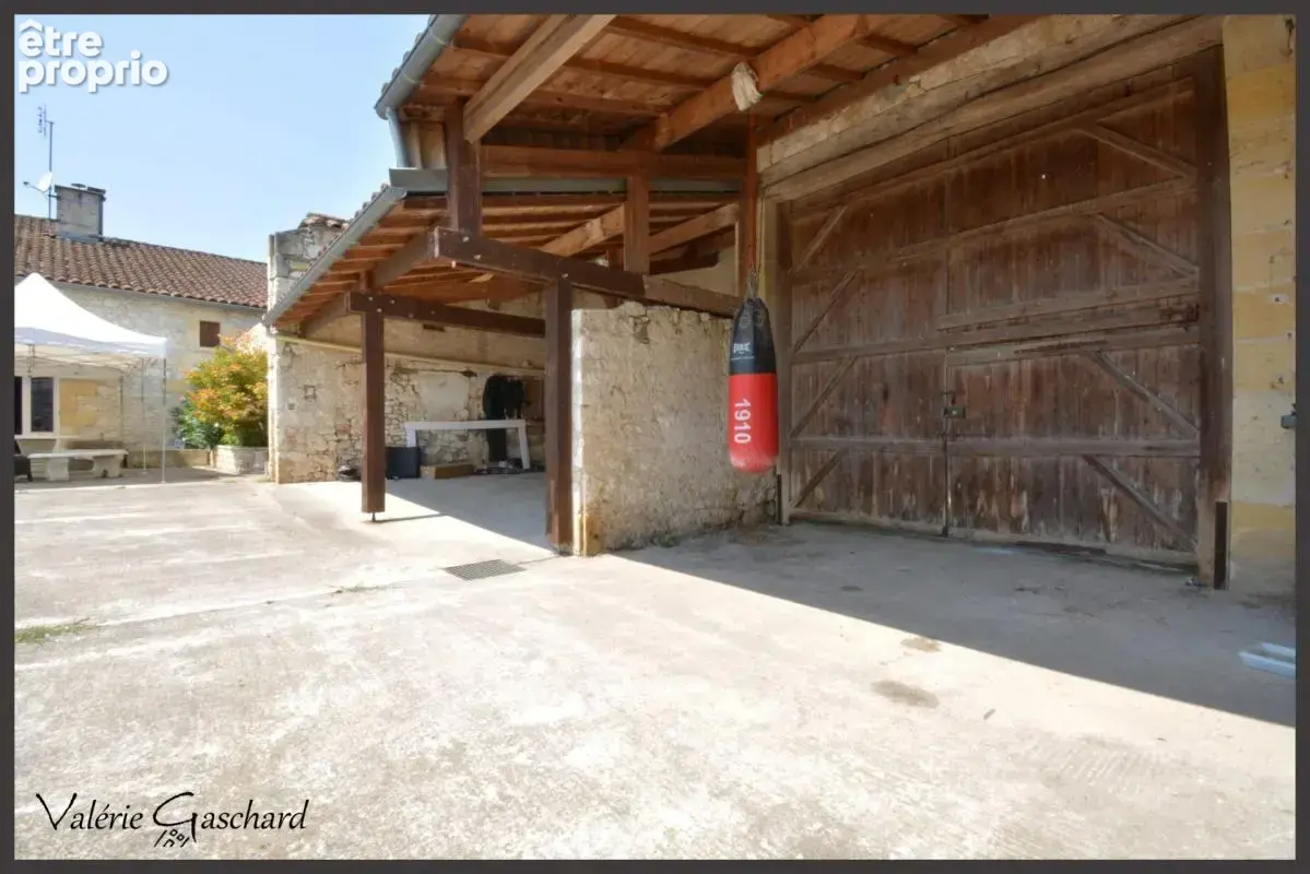 Maison en pierre de caractère (235 m²) – Dépendances, Jardin & Piscine à  SAINT ANTOINE DE BREUILH (24) - photo 16