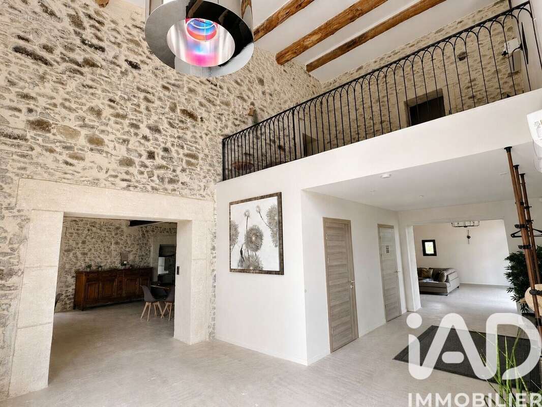 Maison 419 m² à Puy-Saint-Martin  - photo 2