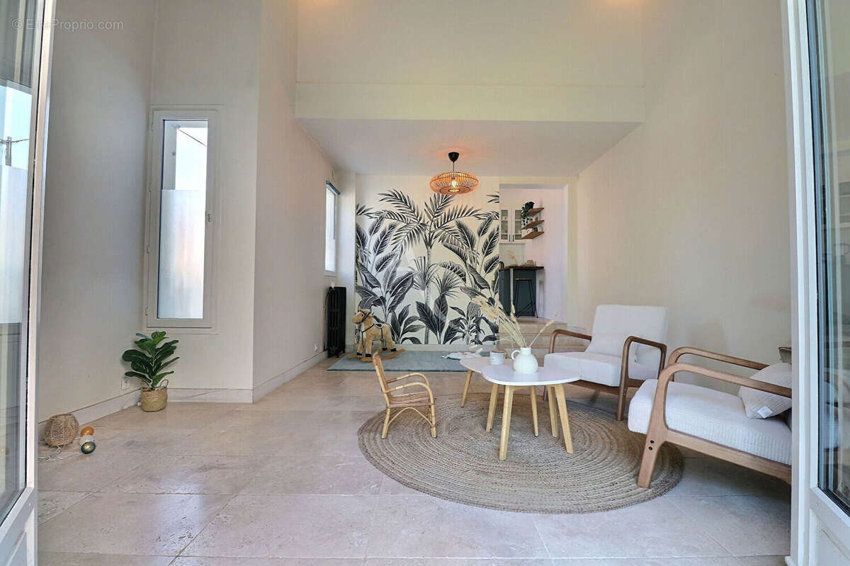 Beaucoup de cachet pour cette belle maison à Maisons Laffitte 4 pièce(s) 80 m2, 3 chambres, jardin, cave, parking ! - photo 4