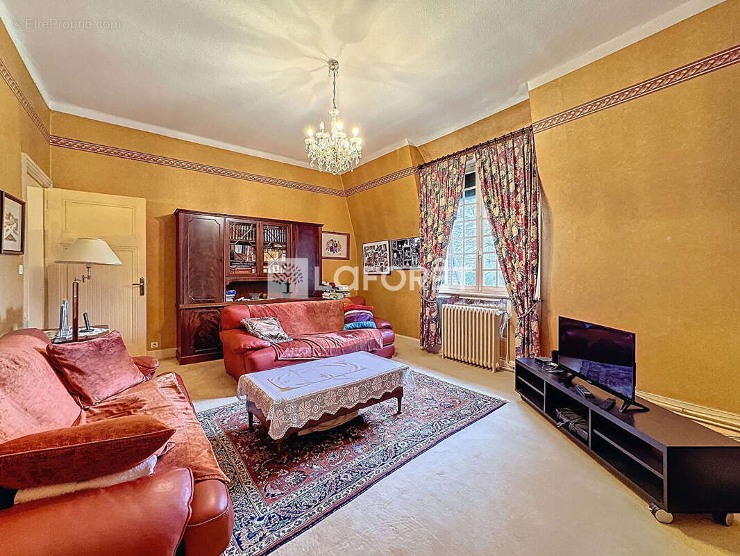 Maison à QUIEVRECHAIN