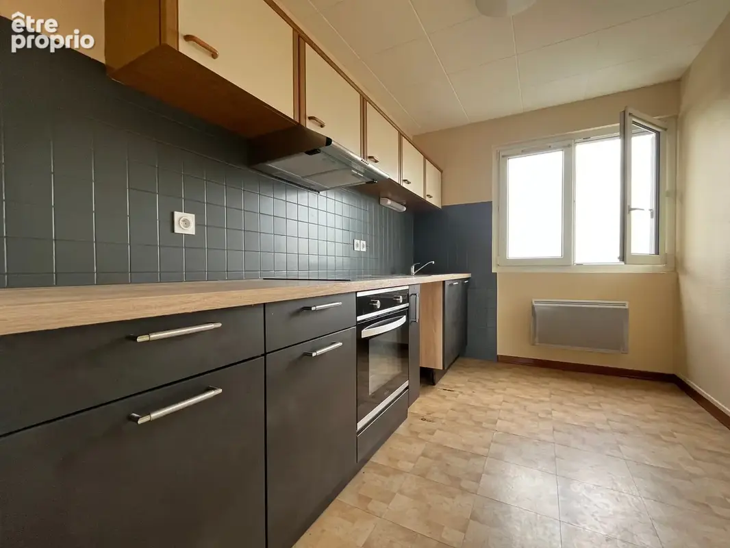 Appartement 74 m² à Issoudun  - photo 1
