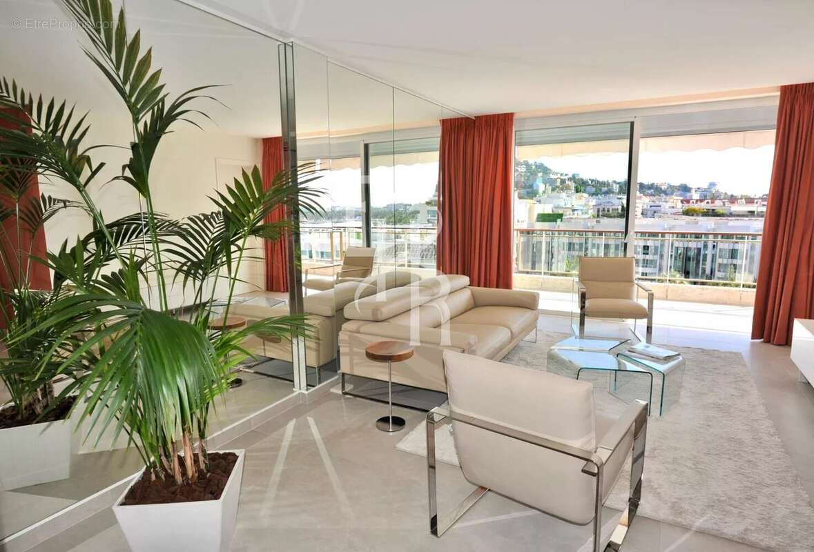 Cannes croisette magnifique 3 pieces vue mer - photo 2