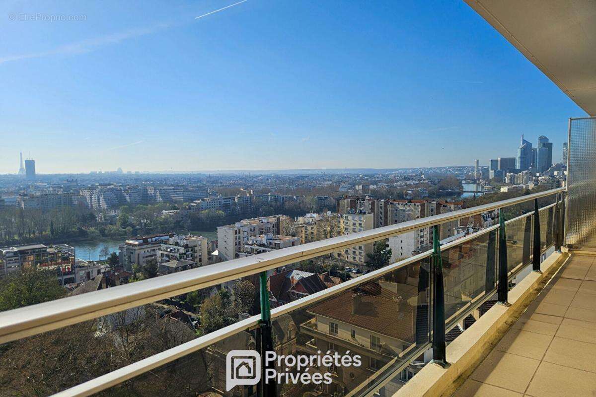 Appartement à COURBEVOIE