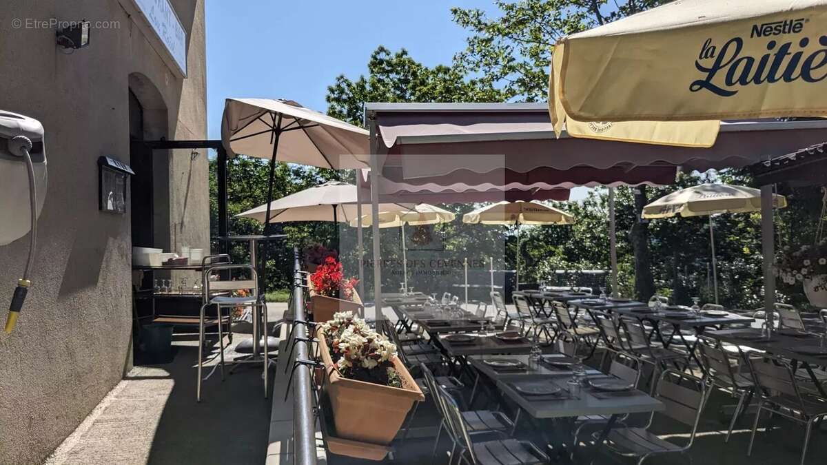 Commerce à LE COLLET-DE-DEZE