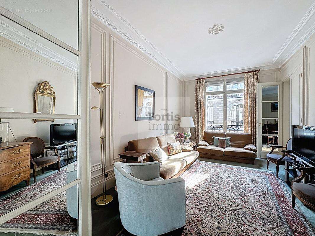 Appartement à PARIS-17E