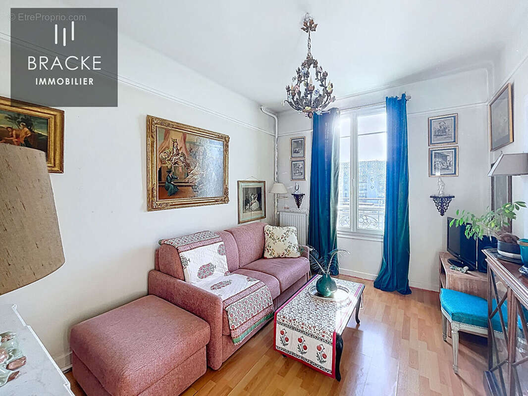 Appartement à COURBEVOIE