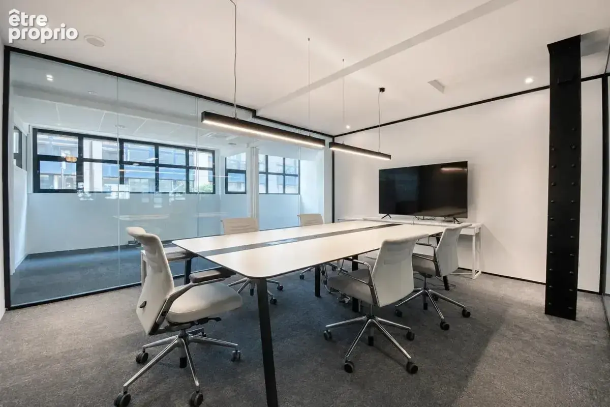 Immeuble industriel RDC+ 1er des années 30, esprit Loft à vendre à Boulogne Billancourt. Très belle Hauteur sous plafond - photo 3