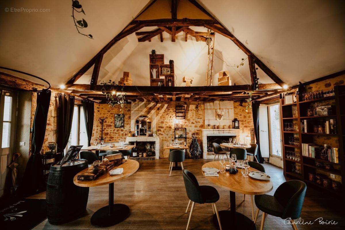 Commerce à SAINT-LANGIS-LES-MORTAGNE