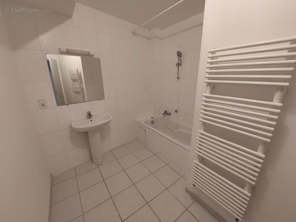 Appartement à VILLIEU-LOYES-MOLLON
