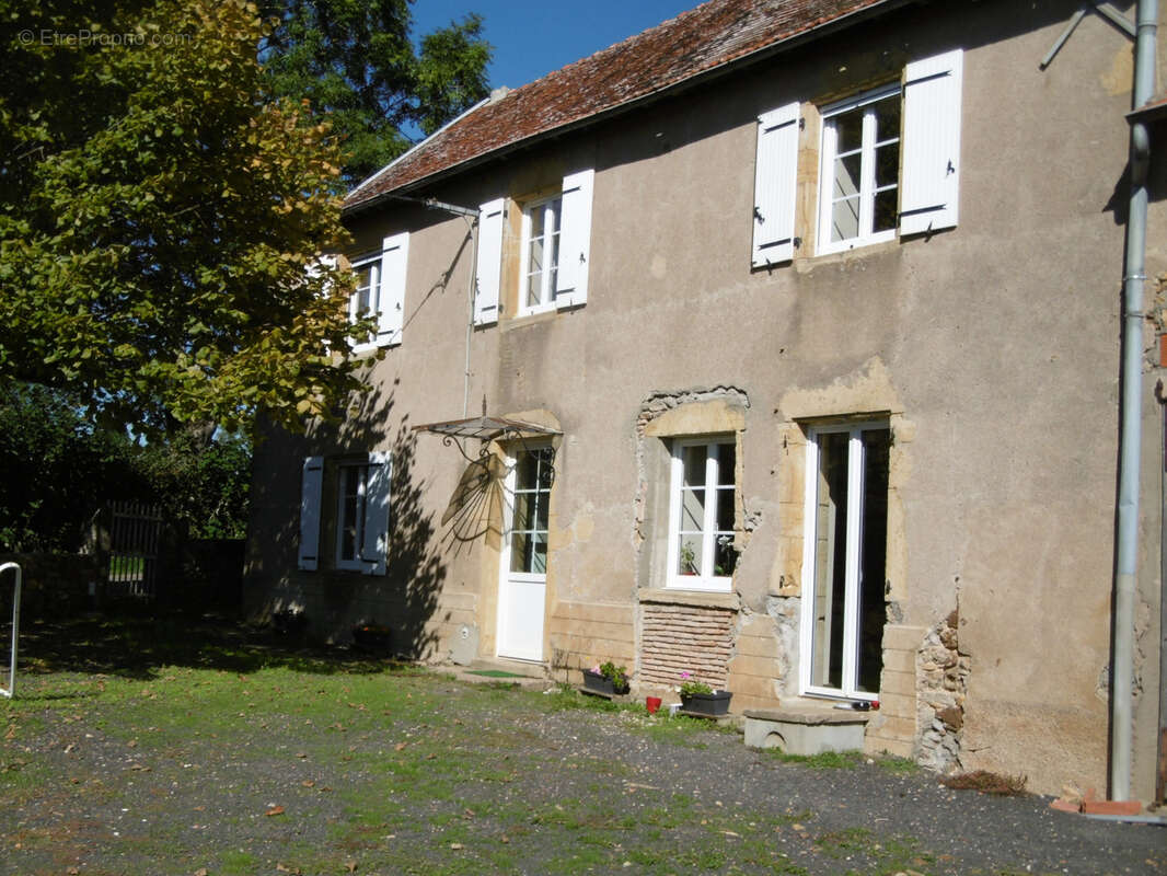 Maison à SAINT-CHRISTOPHE-EN-BRIONNAIS
