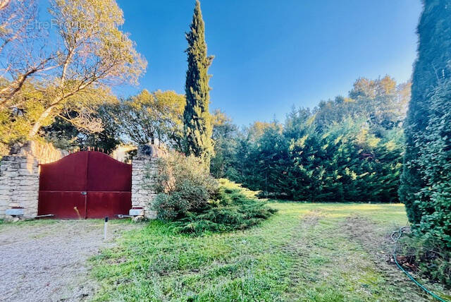 Maison à MENERBES