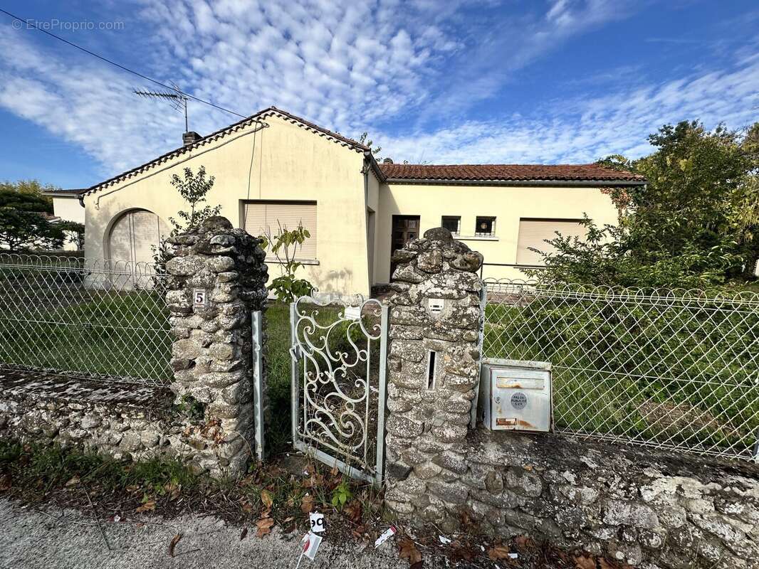 Maison à AMBARES-ET-LAGRAVE