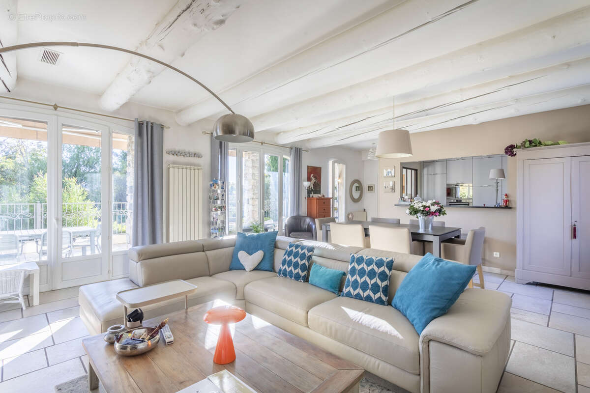 Maison à SIMIANE-COLLONGUE