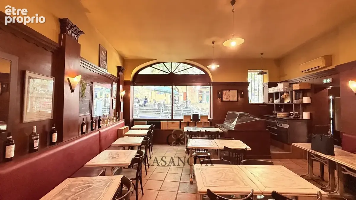 Restaurant d'inspiration italienne de 155 m² avec terrasse au cur de l'Écusson - photo 7