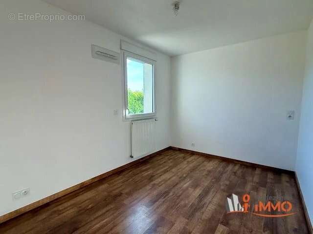 Appartement à SAINT-PRIEST-EN-JAREZ
