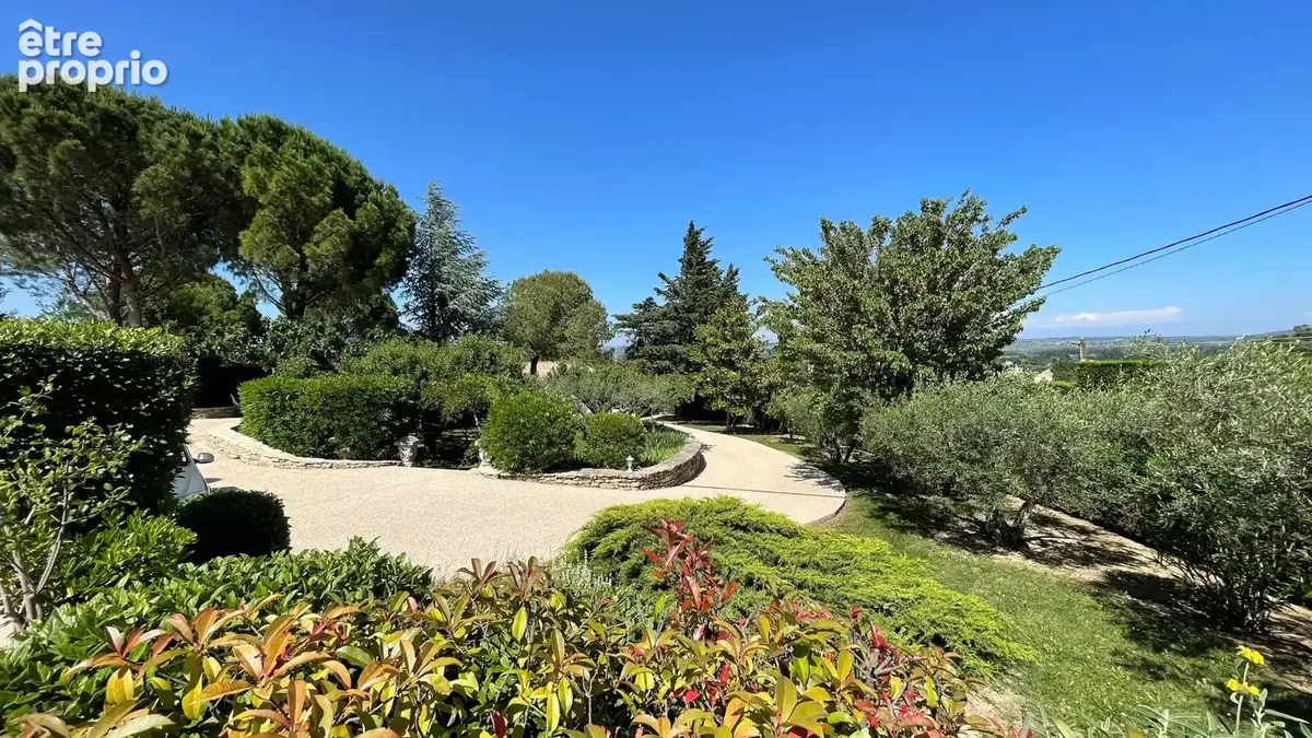 Proche Pont du Gard, villa avec parc paysager, piscine et double garage - photo 10